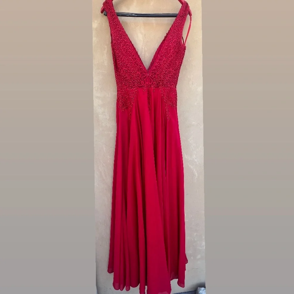 GB Social Deep V-Neck Applique Bodice Red Ballgown - Picture 5 of 17